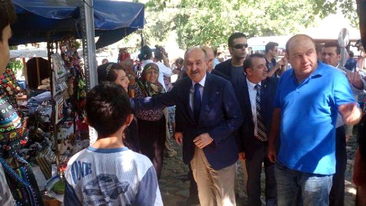 Sağlık Bakanı Müezzinoğlu Cumalıkızık Köyü\'nü Gezdi