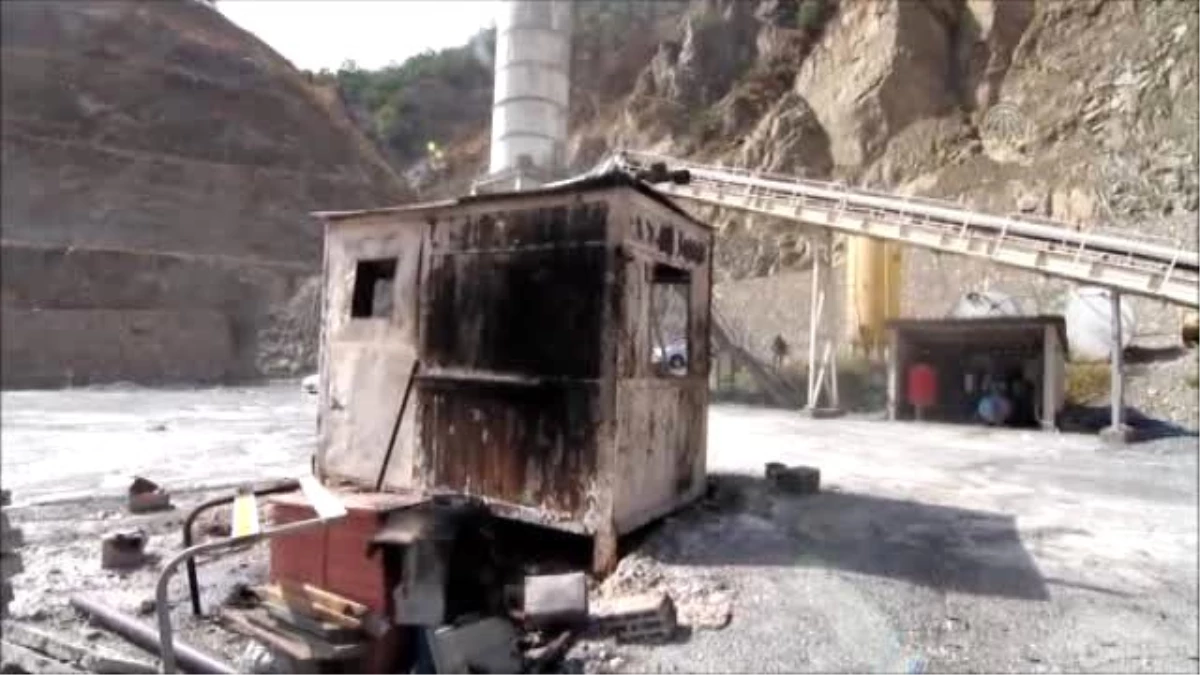 PKK, Siirt'te Beton Makineleri, Şırnak'ta ise 5 TIR'ı Ateşe Verdi
