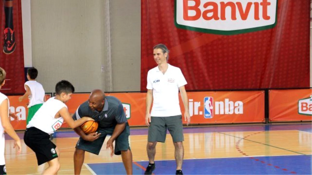 Brian Shaw ile Gençler Basketbolu Öğreniyor