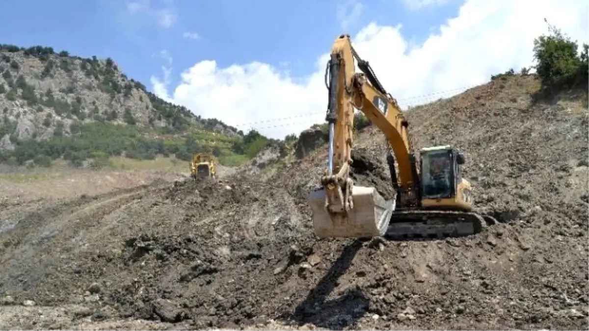 Büyükşehir, Yol Çalışmalarına Devam Ediyor