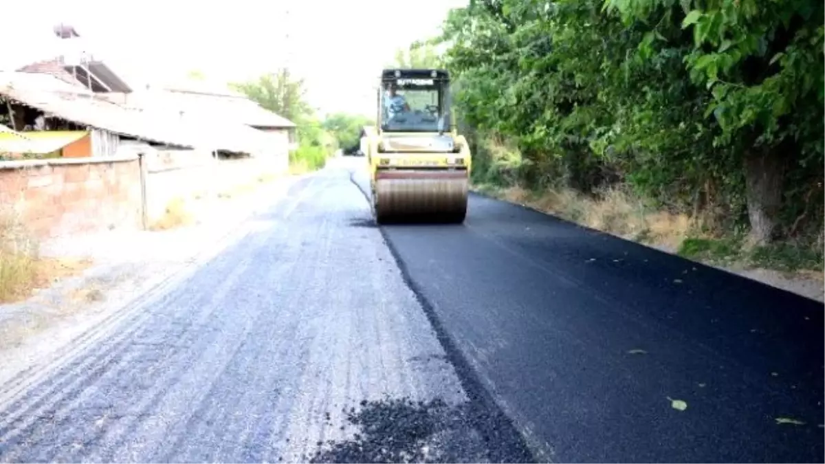 Çarmuzu Mahallesi\'nin Yolları Asfaltlanıyor