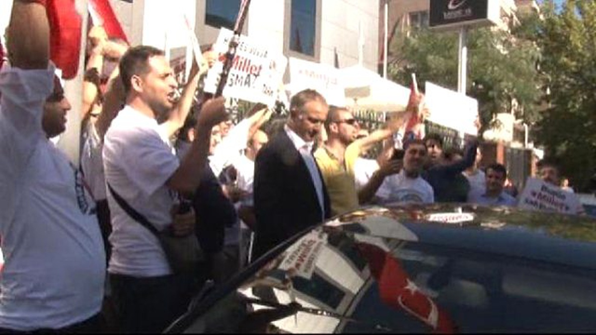Ekrem Dumanlı: Yezidlere Boyun Eğmek Yok