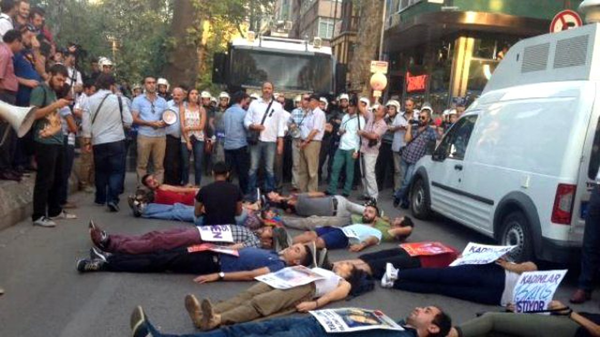 İzmit\'te Barış Bloku\'nun Barış Yürüyüşü\'nde Gerginlik