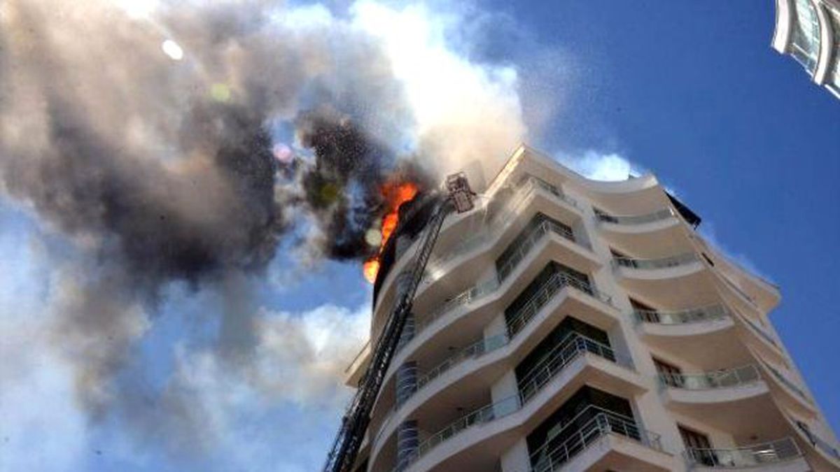 Konya\'da 8 Katlı Apartmanda Yangın Paniği