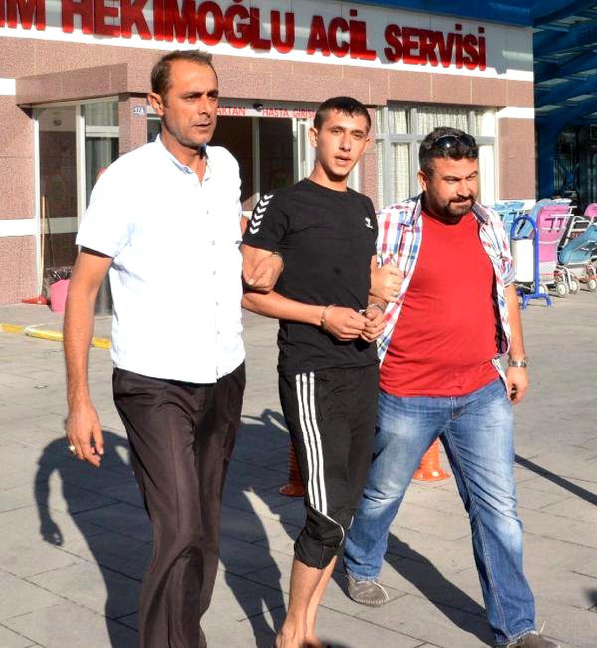 Konya\'da Uyuşturucu Operasyonu: 1\'i Kadın 24 Gözaltı