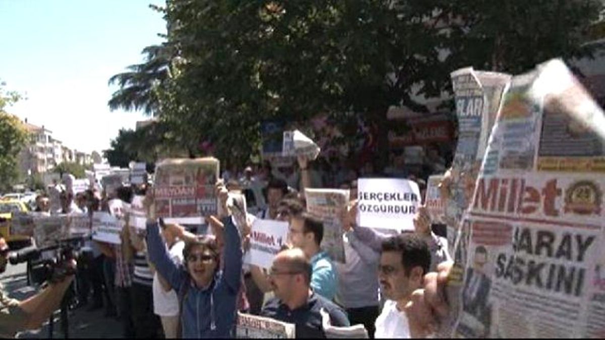 Mecidiyeköy\'de "İpek Grubu\'na Operasyon" Protestosu