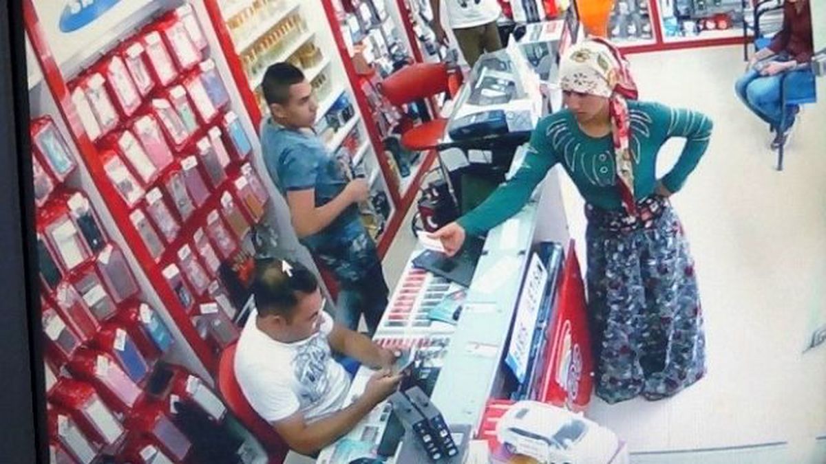Sandıklı\'da Dolandırıcılık Olayı Güvenlik Kamerasında