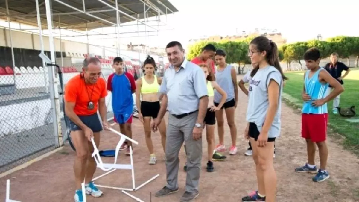 Spor Malzemeleri Hediye Etti