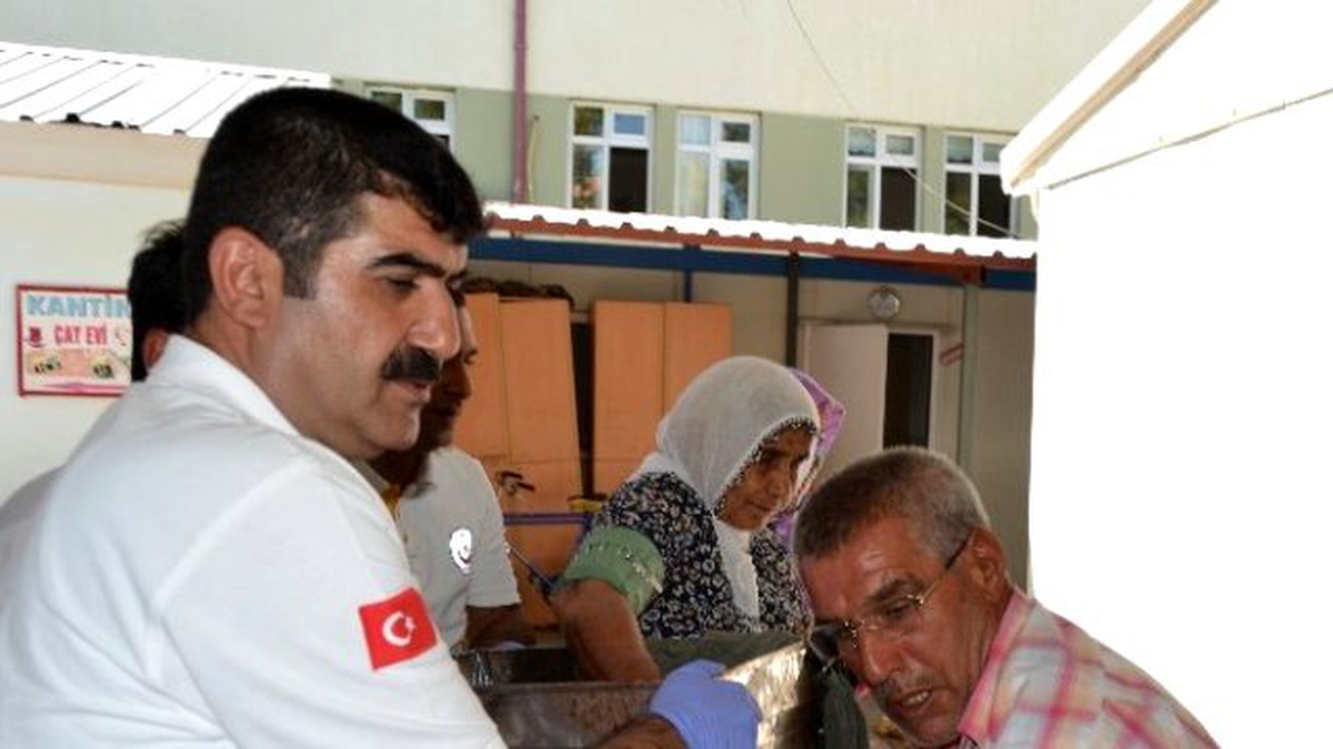 Yaşlı Kadın Elini Salça Makinesine Kaptırdı