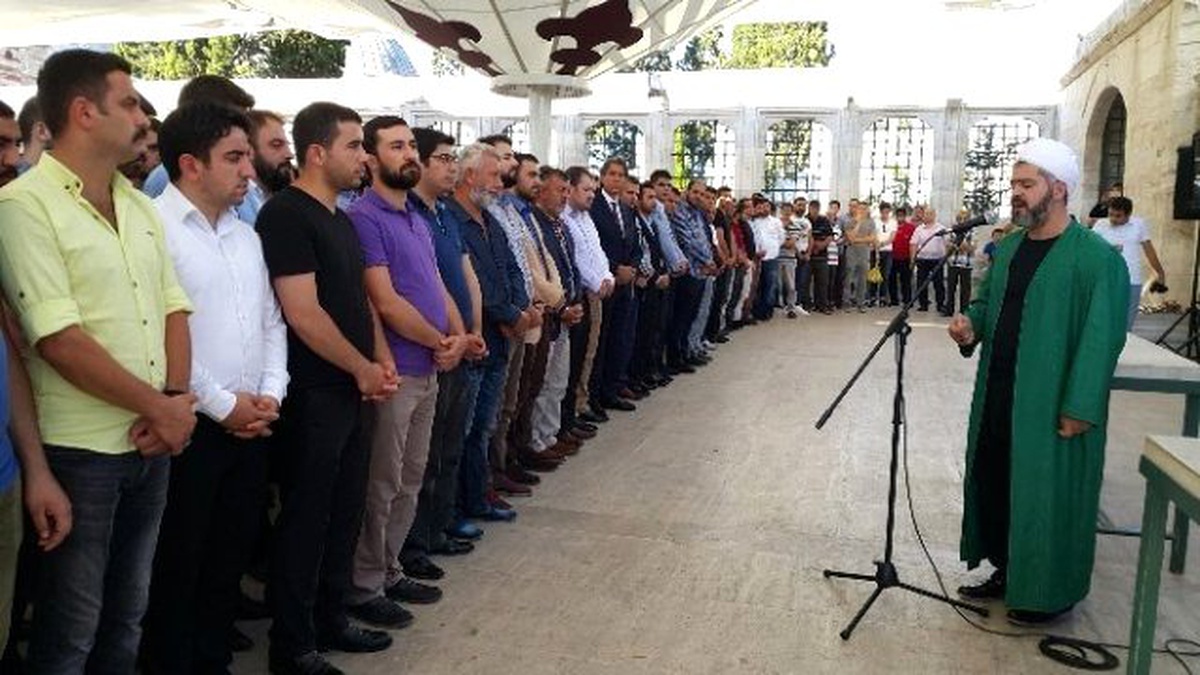 Yunus Koca İçin Fatih Camisi\'nde Gıyabi Cenaze Namazı