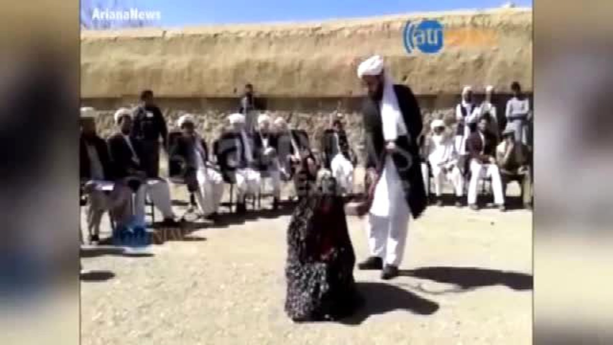 Afganistan?ta Zina Yaptığı İddia Edilen Kadın Böyle Cezalandırıldı