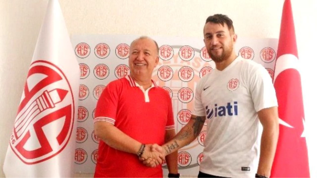 Antalyaspor Ozan İpek ile 1 Yıllık Sözleşme İmzaladı