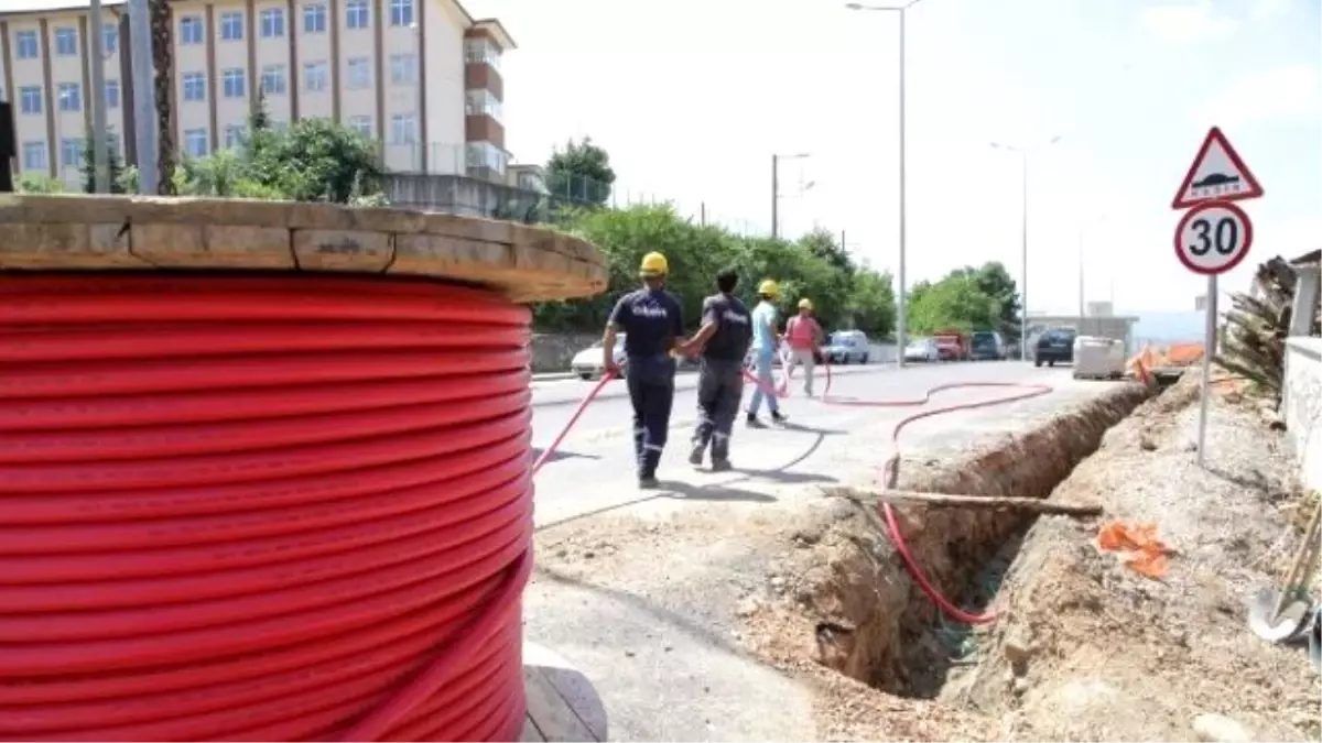 Başiskele\'de Elektrik Hatları Yeraltına Alınıyor