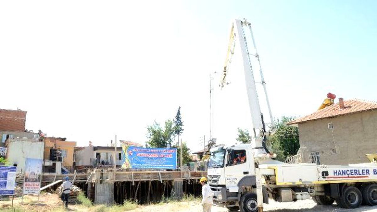 Başkan Gürlesin Yapımına Başlanan Caminin Temelini Attı