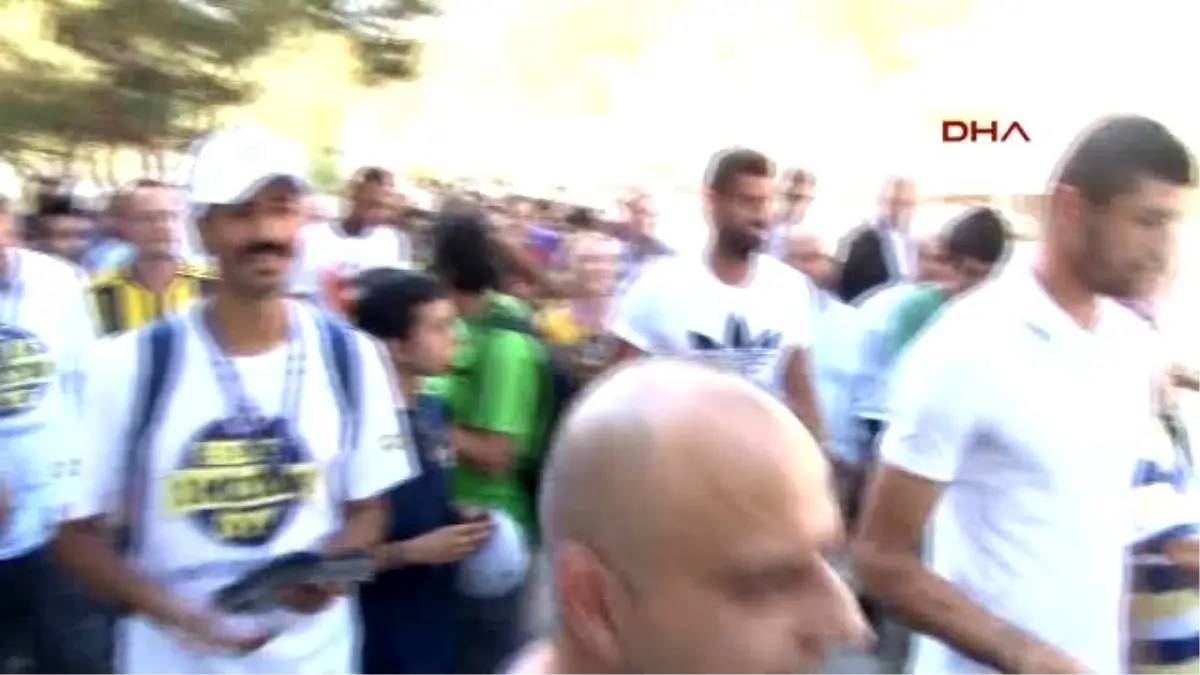 Aziz Yıldırım, Bağdat Caddesi'ndeki Dükkanlara Girip Yandex Yükletti