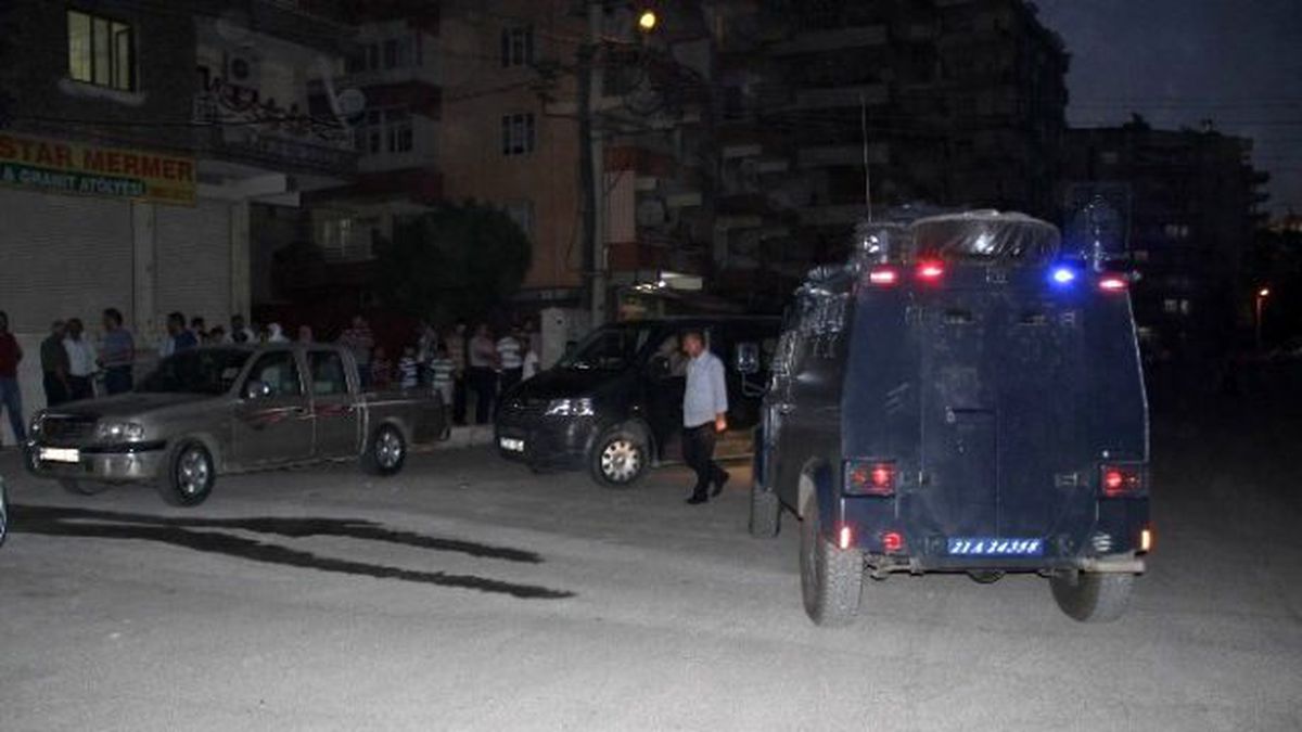 Camide Karşılaştığı Husumetlisini Silahlıa Vurdu
