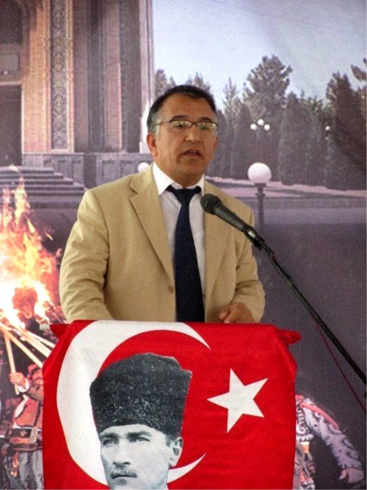 Cengiz, Doğu Türkistan\'ı Anlattı