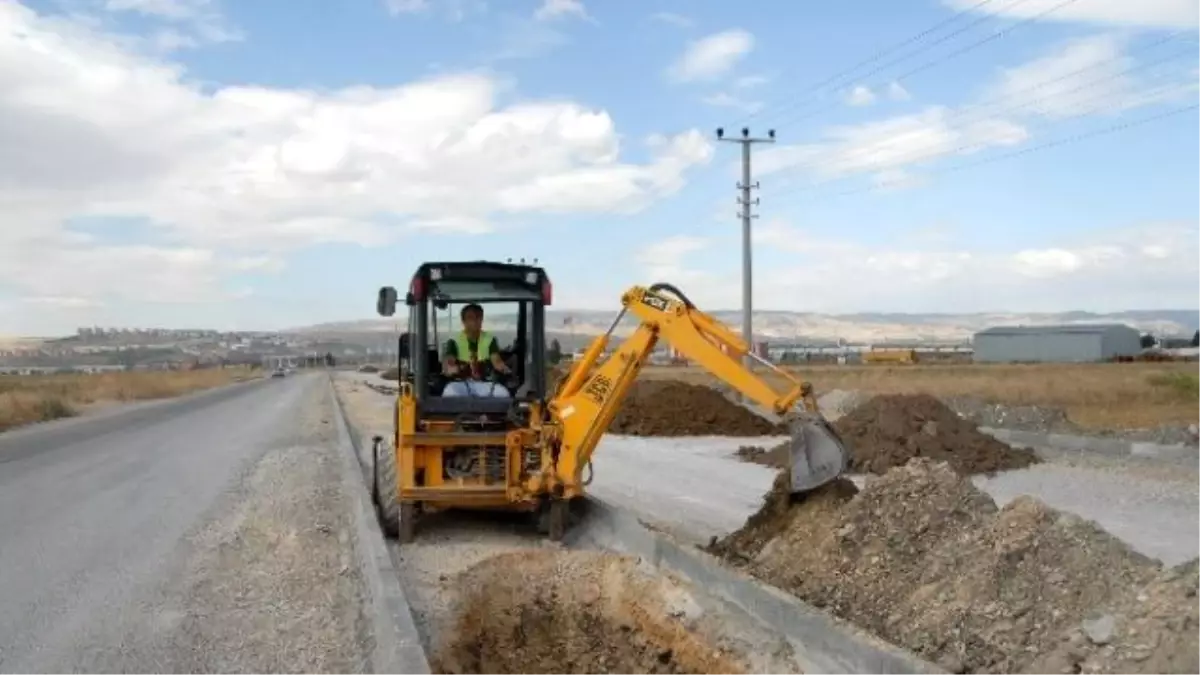 Çorum Belediyesi\'nden Hıdırlık Caddesi\'ne Son Rötuşlar