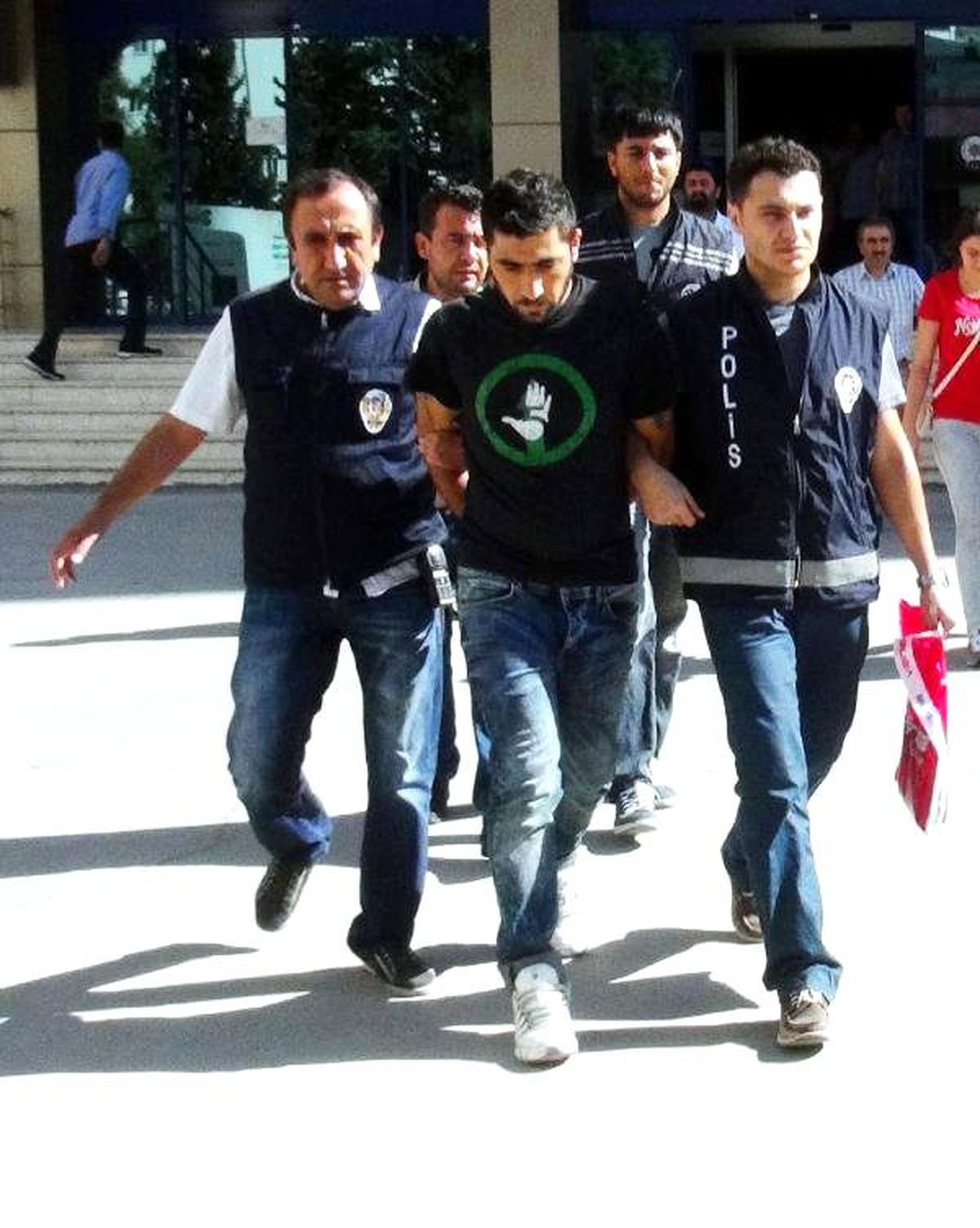 El Muhaberat Adını Kullanıp Dolandırıcılık Yapan 3 Suriyeli Adliyede