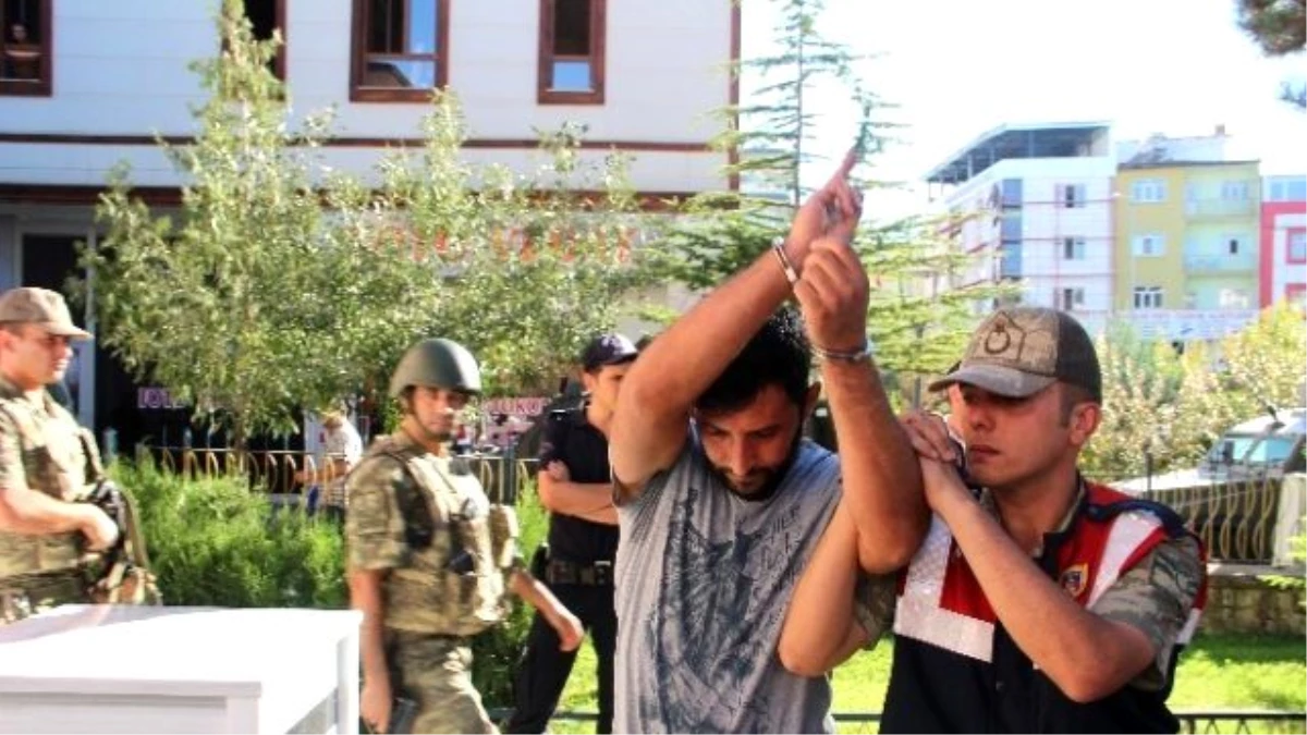 Elazığ\'da Terör Operasyonunda Gözaltına Alınan 7 Kişi Adliyeye Sevk Edildi