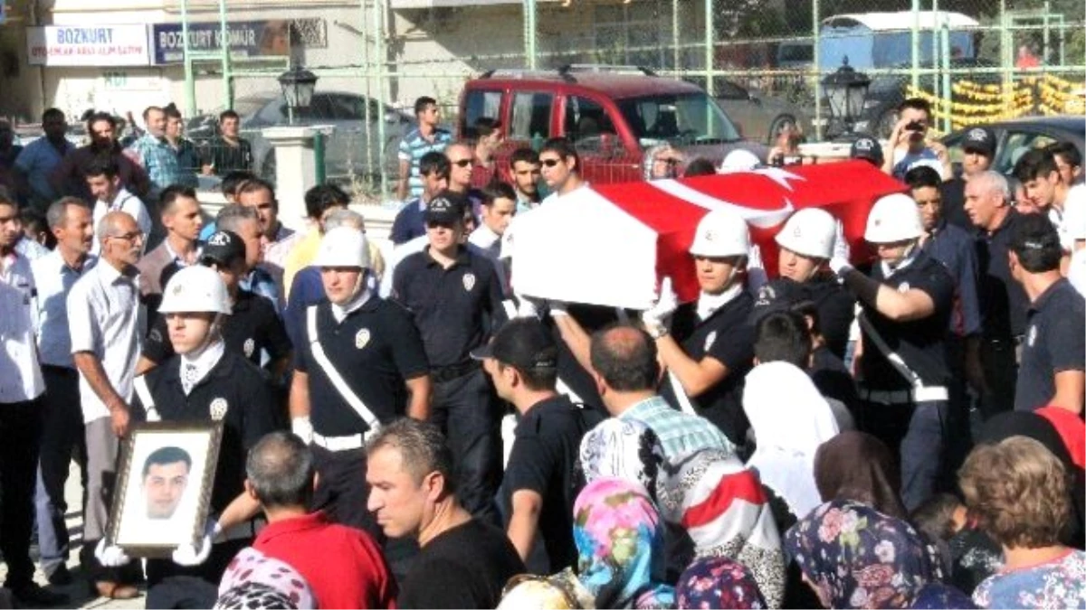 Elazığlı Şehit Polis Son Yolculuğuna Uğurlandı