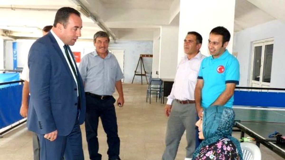 Engelli Sporcuya Tekerlikli Sandalye Hediye Edildi