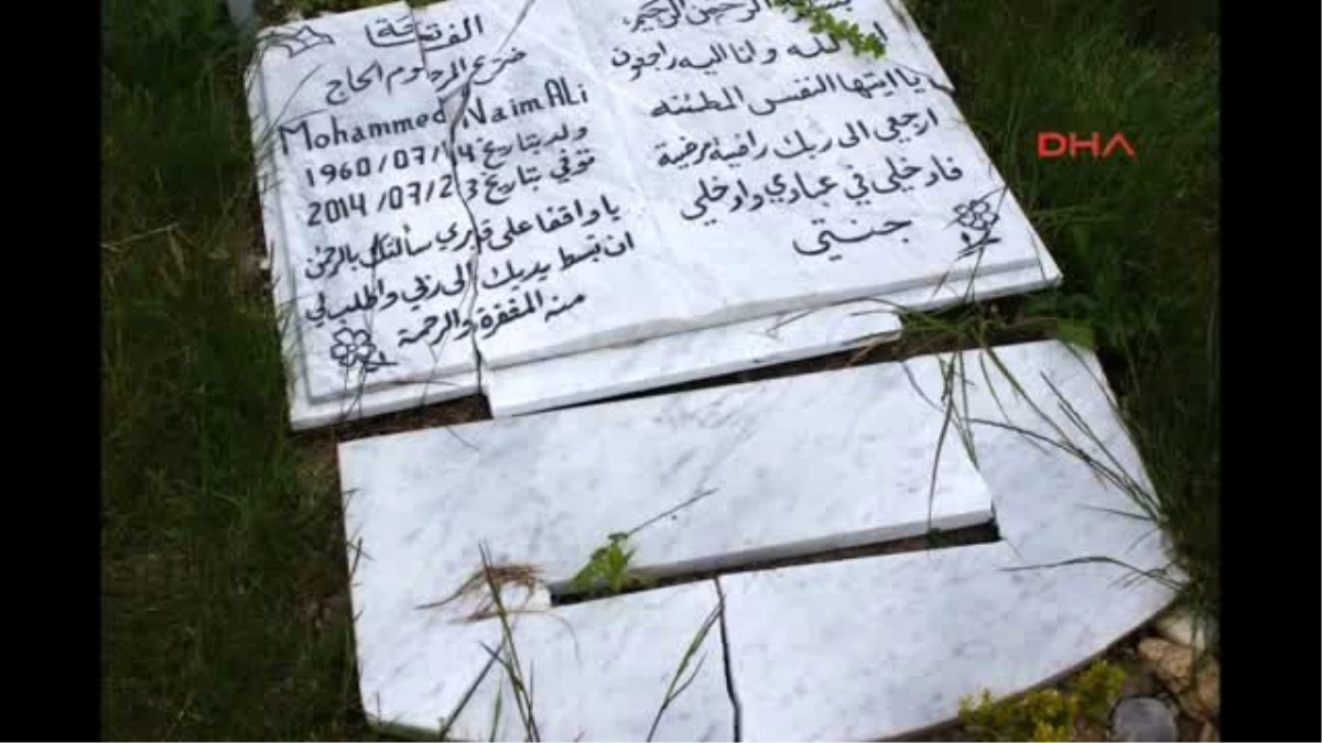 Irkçılar Danimarka?da Müslüman Mezarlığını Tahrip Etti