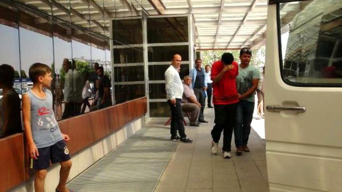 Kilis\'te, Suriye\'ye Geçmeye Çalışan 12 Kişi Yakalandı