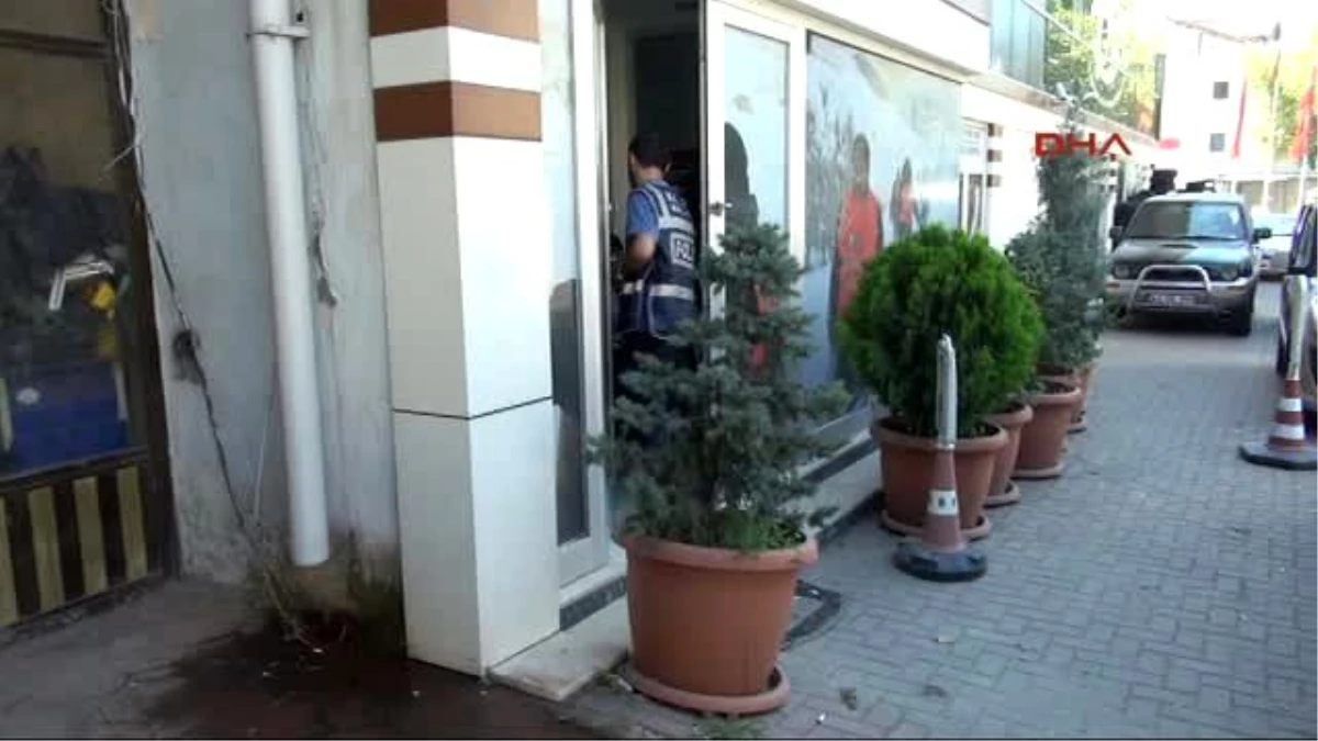 Kocaeli\'nde Polis Kimse Yokmu Derneği ile Kasiad\'ta Arama Yaptı -1