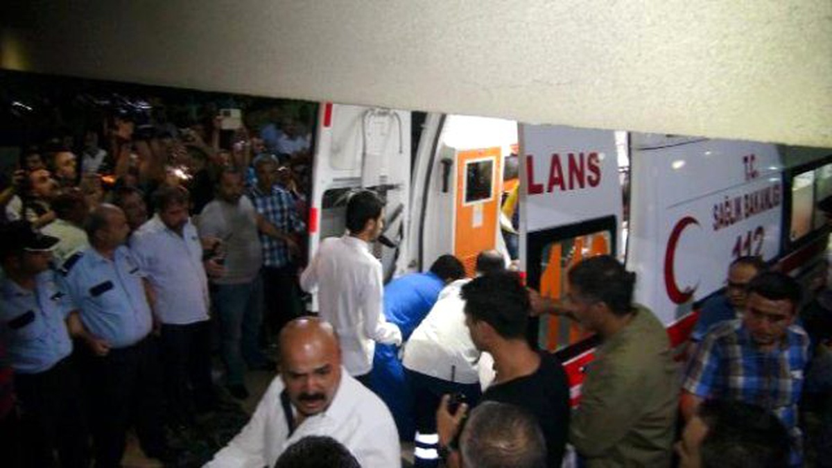 PKK\'lılar Elazığ\'da Trafik Polislerine Saldırdı: 2 Yaralı (2)