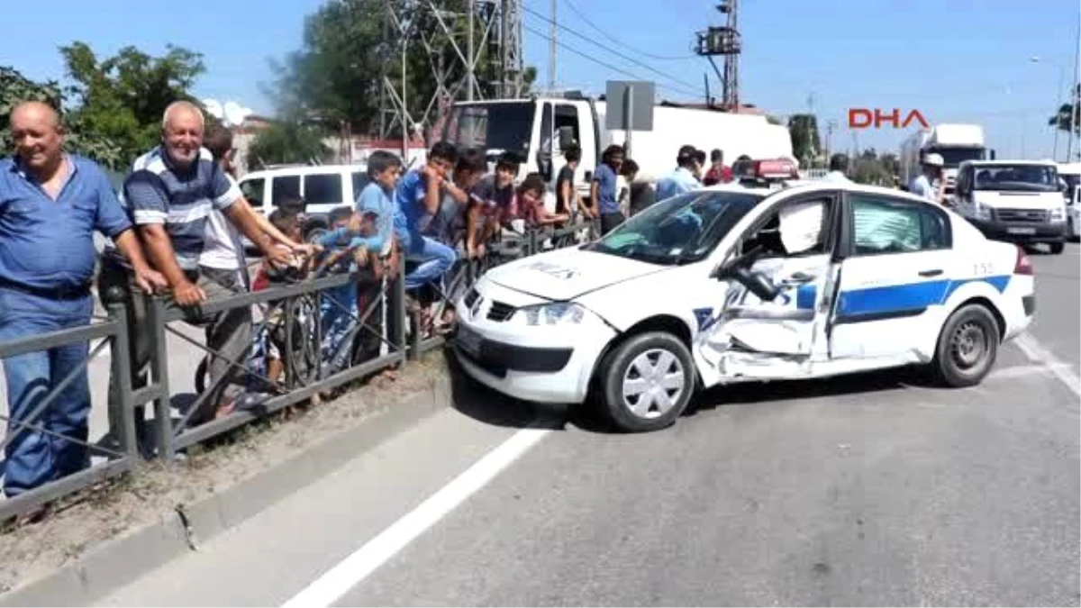 Samsun - Polis Otomobili ile Ticari Taksi Çarpıştı: 3 Yaralı
