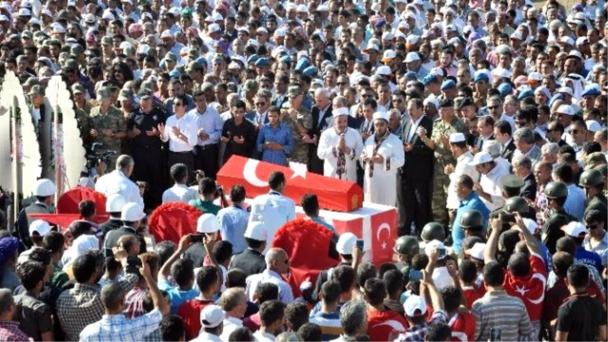 Şehit Babası Tören Alanında Tabutun Açılmasını İstedi