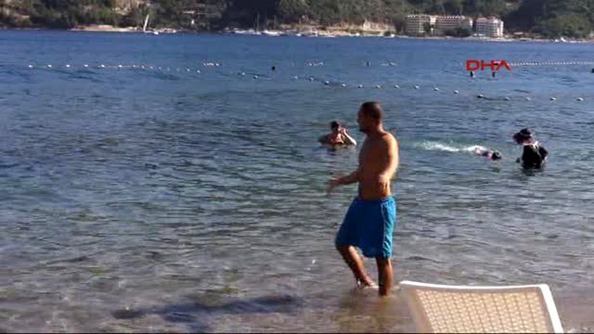Sıcaktan Bunalanlar Buzlu Köpükle Serinledi