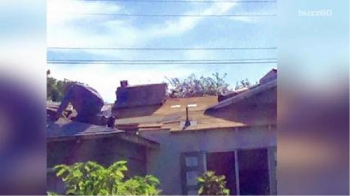 Strangers Gather To Fix Man\'s Roof After Neighbor\'s Facebook Plea