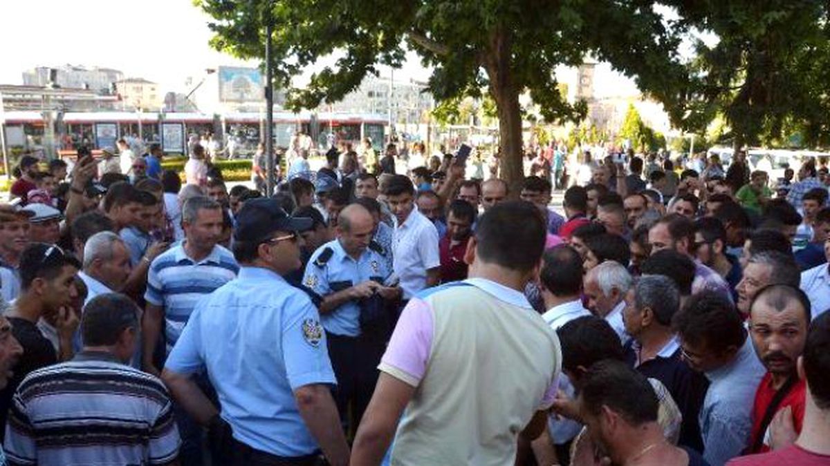 Şüpheli Çantadan Kıyafet Çıktı
