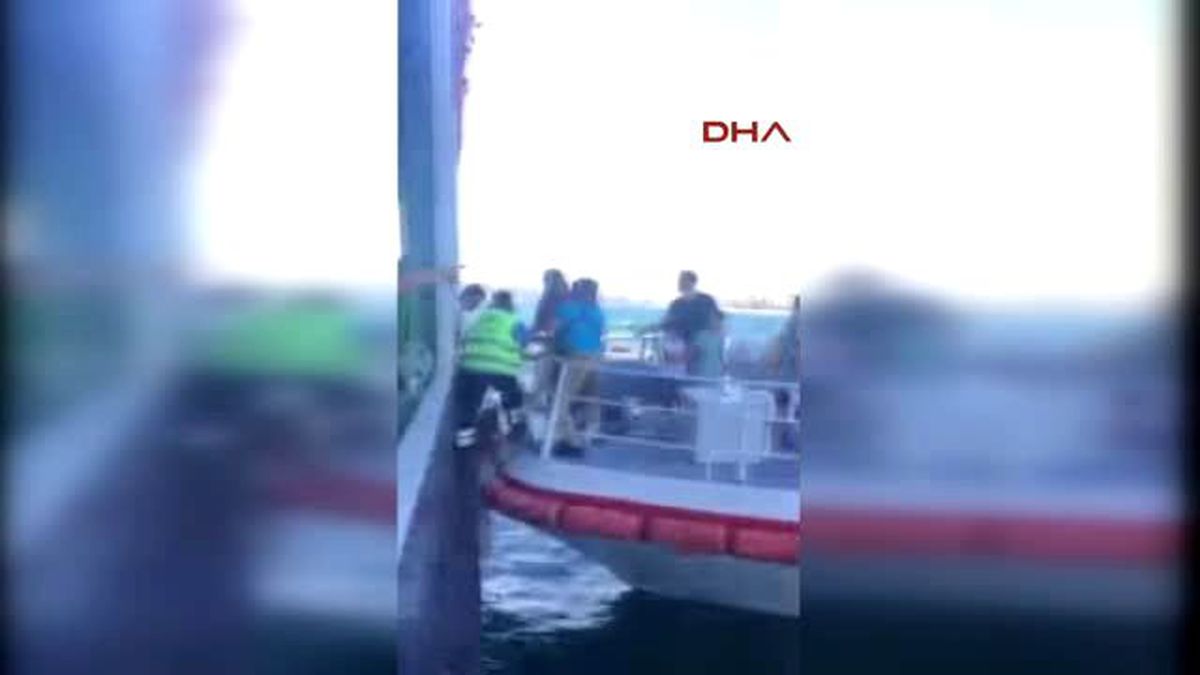 Yolcular Araba Vapurundan Böyle Tahliye Edildi... - Yeniden