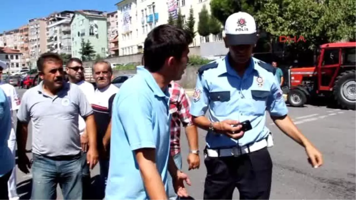 Zonguldak - Kazada Yaralanan 2 Kişi Askeri Ambulansla Hastaneye Kaldırıldı