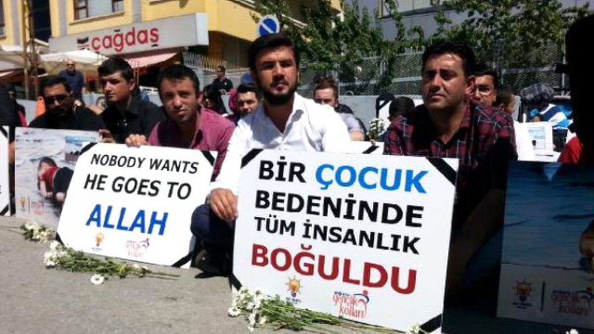 AK Parti Ankara İl Gençlik Kolları\'ndan BM Temsilciliği Önünde Sessiz Eylem