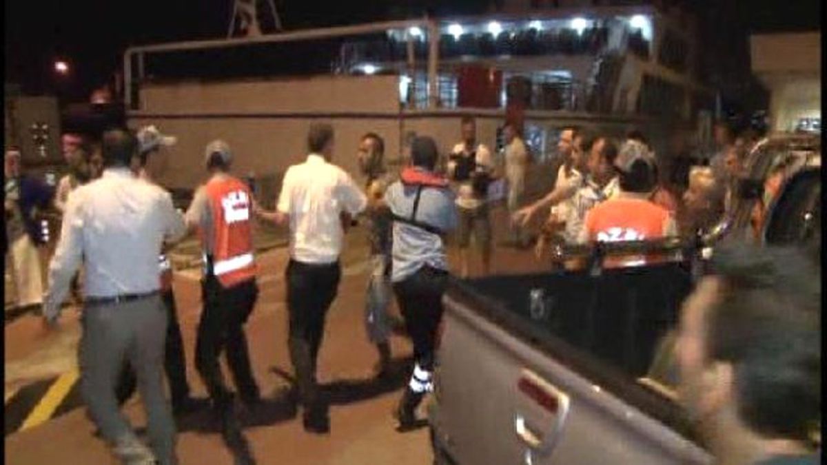 Araba Vapuru Yolcuları ile Özel Güvenlikçiler Arasında Kavga...