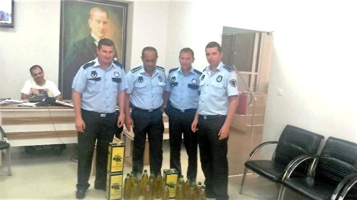 Ayvalık Belediyesi Zabıtasından Markasız Zeytinyağı Operasyonu