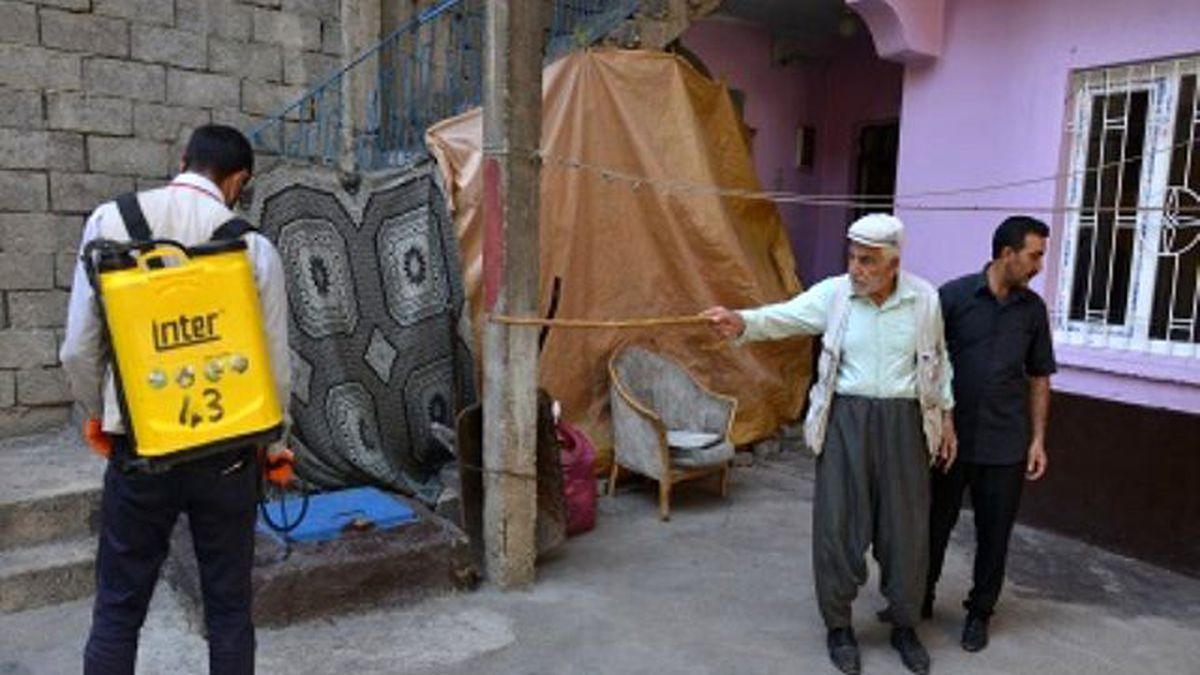 Belediye Yaşlı ve Bakıma Muhtaçların Evini İlaçladı