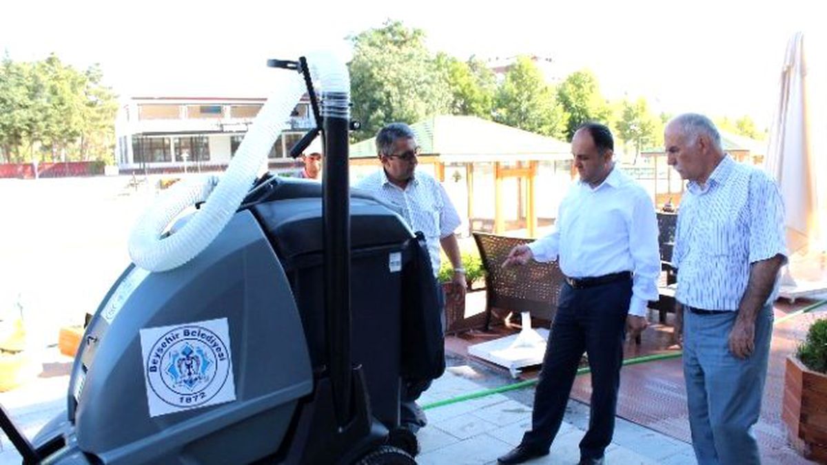 Beyşehir\'de Vakumlu Süpürge Aracı Hizmette