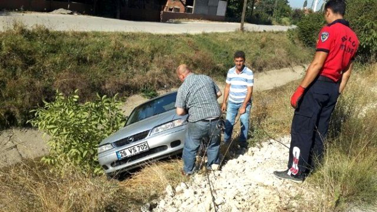 Bolu\'da Ehliyetsiz Sürücü Sulama Kanalına Uçtu