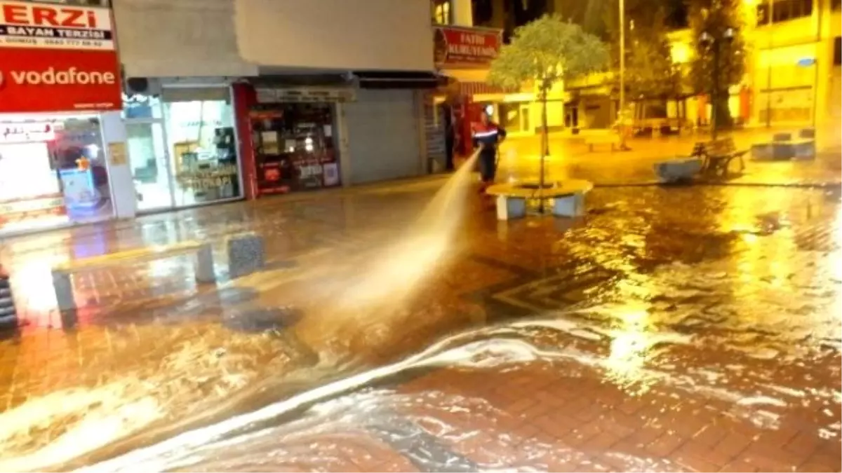 Çaycuma Sokakları Sabunla Temizleniyor