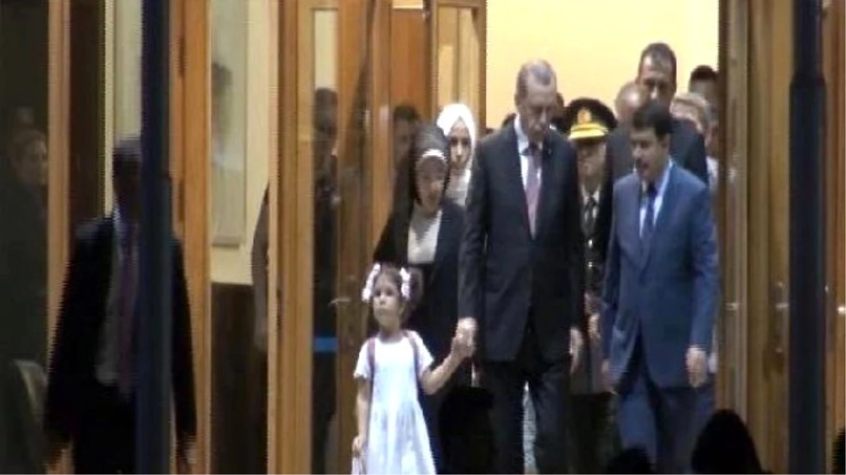 Cumhurbaşkanı Erdoğan Ailesiyle Birlikte İstanbul\'a Geldi