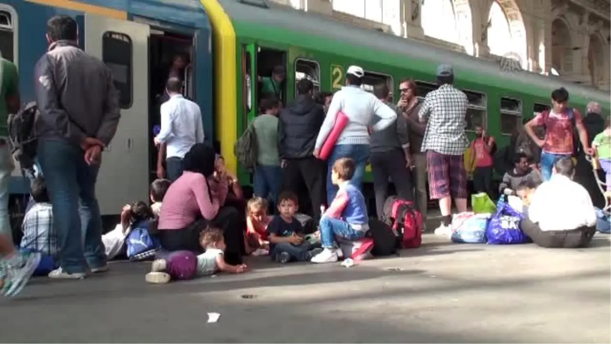 Doğu Tren İstasyonu Göçmenlere Yeniden Açıldı