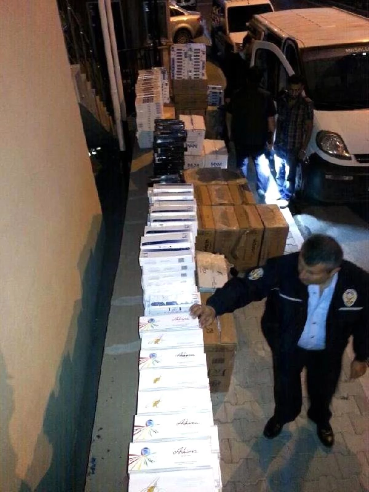 Kayseri\'de Hafif Ticari Araçtan 22 Bin 500 Paket Kaçak Sigara Çıktı