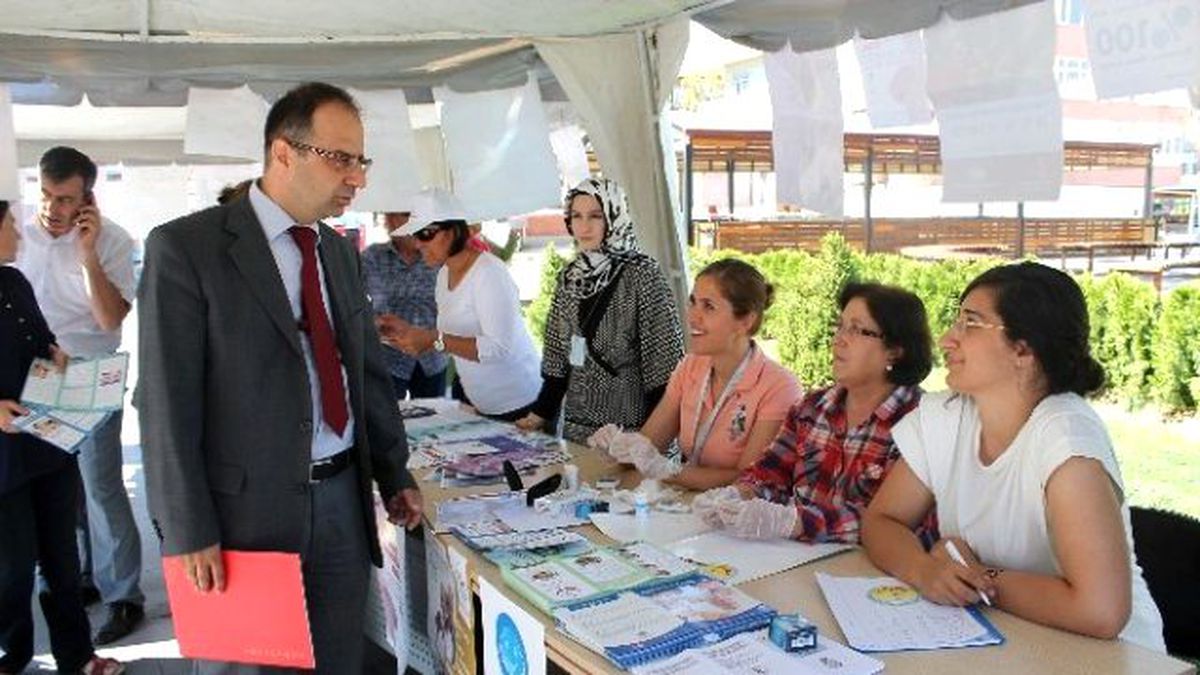 Halk Sağlığı Haftası Nedeniyle Bilgilendirme Standı Açıldı