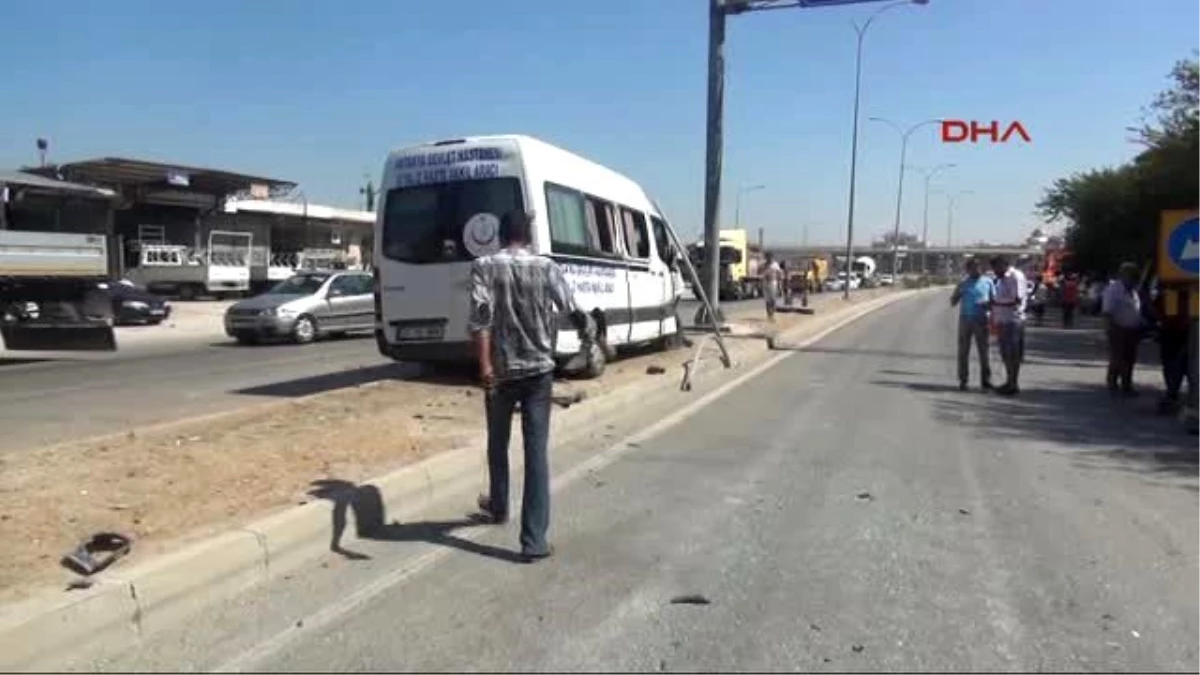 Hatay\'da Trafik Kazası: 1\'i Ağır 4 Yaralı