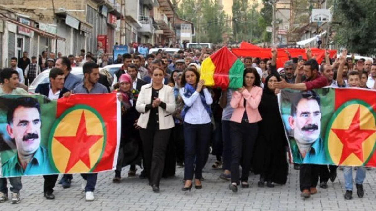 PKK\'lı Cenazesini Taşıyan Vekile Soruşturma Şoku